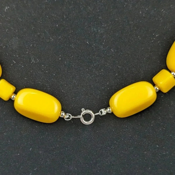 (2/$20) Yellow Vintage Plastic Beaded Necklace - Picture 5 of 6